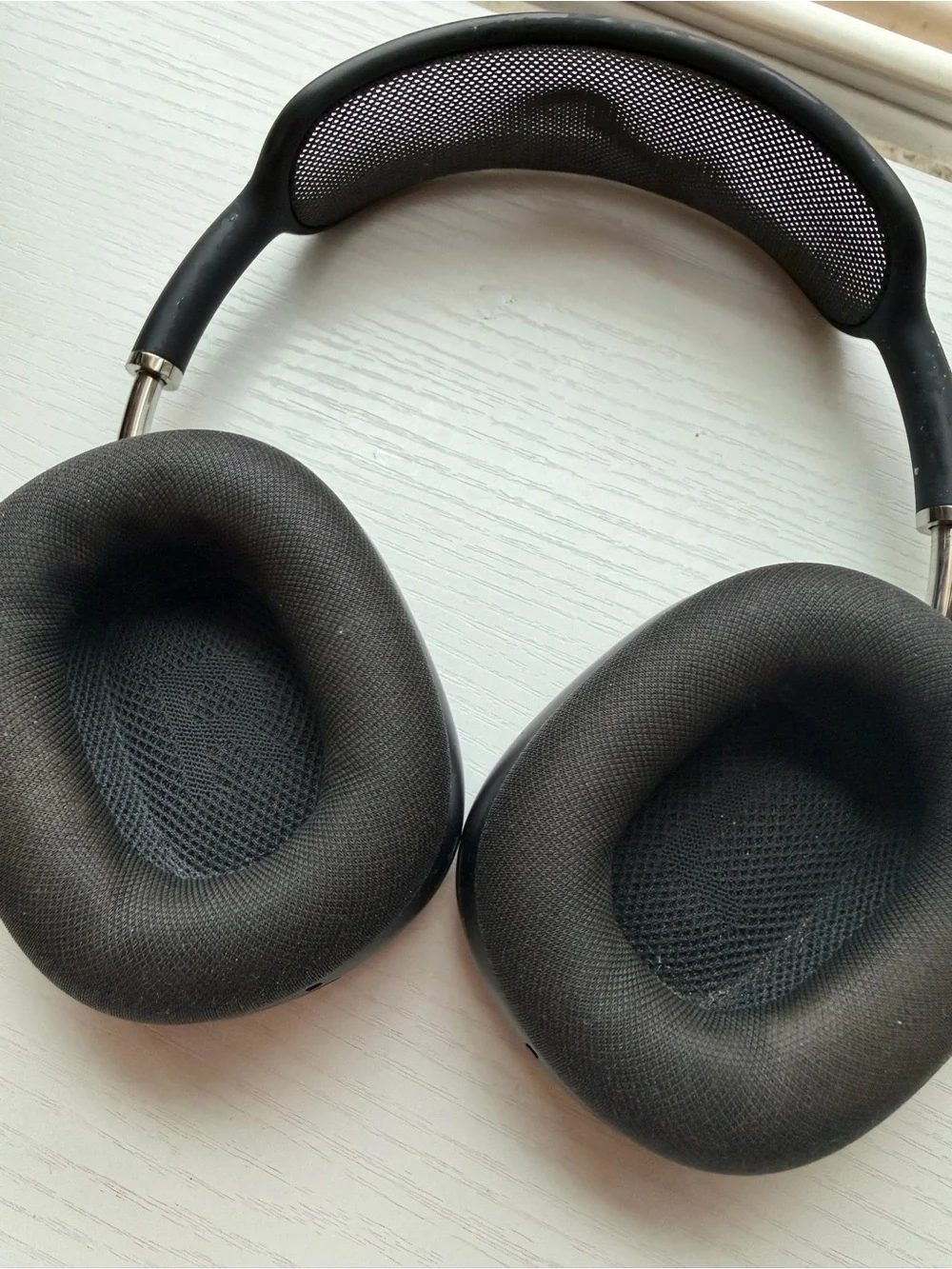 Apple Over-Ear Wireless Headphones - Gray Metallic